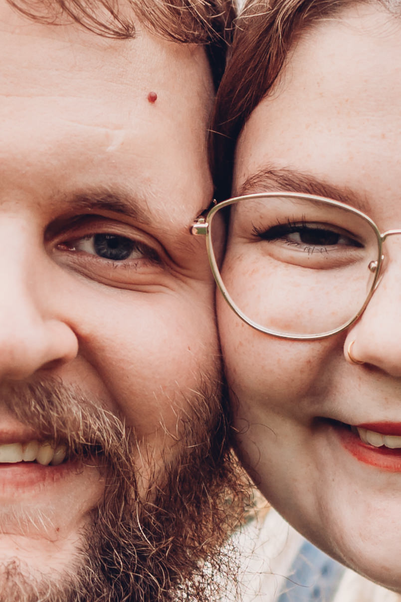 Paarshooting in Hannover, Paarshooting in Hildesheim, Fotoshooting zum Jahrestag Hannover, Romantisches Geschenk Fotoshooting Hildesheim, Natürliche Paarfotos Hannover_3